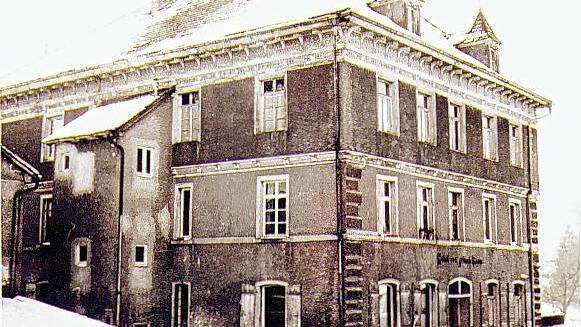 Zum Gasthaus &bdquo;Grüner Baum&ldquo; gehörte eine Brauerei und nach dem ersten Weltkieg wurde hier auch ein Hotel betrieben.Anstelle ...