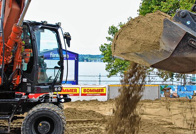 Die Beach-Arena entsteht direkt am Bodensee-Ufer.