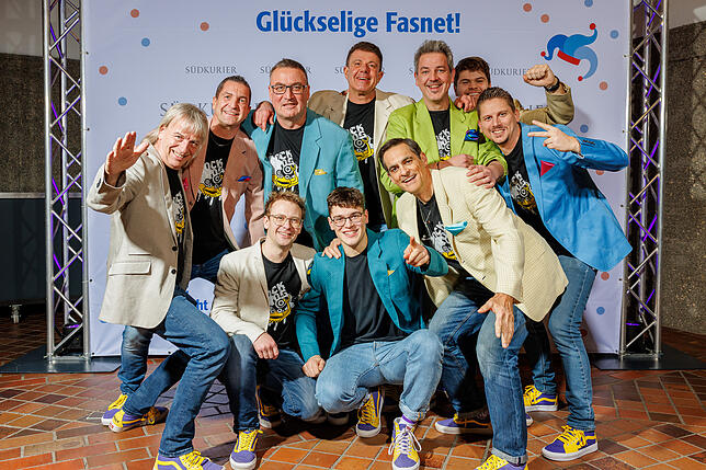 Bild 14: Die Narren im Konzil an der SÜDKURIER-VIP-Wand (Teil 1)