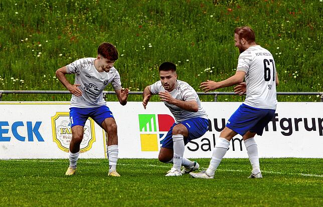 Bild 27: Souveräner 6:1-Erfolg des Tabellenführers FC RW Salem. Wir haben die besten Bilder!