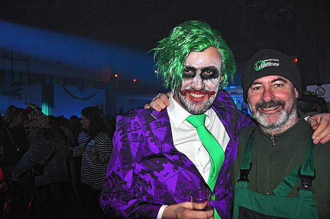 Bild 24: Markdorfs Lumpenball: Faszinierende Bilder von der Narrenzunft in der Stadthalle