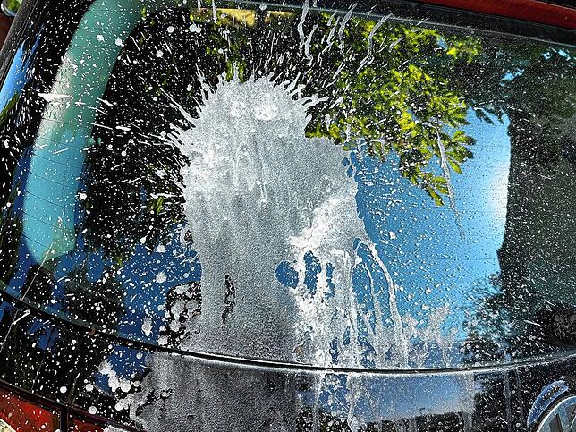 Der Schmutz an den Autos ist laut Johannes Teitge nur schwer zu entfernen gewesen.