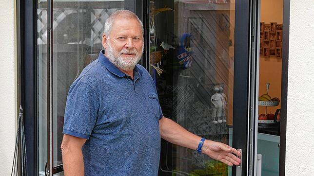 Wohnberater Walter Rottinger empfiehlt für eine barrierefreie Wohnung Schiebetüren.