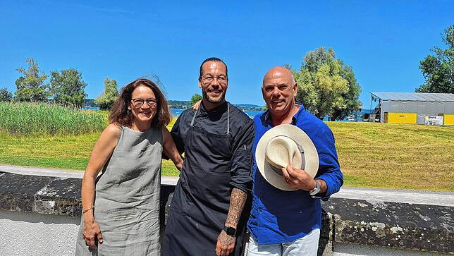Timo Leibbrand mit Jacqueline und Klemenz Somm. Die drei übernehmen das Schloss Seeburg.
