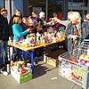 Wie in den vergangenen Jahren, sammelten Sengagierte junge Menschen bei der &bdquo;Aktion Kilo&ldquo; Lebensmittel für hilfsbedürftige ...