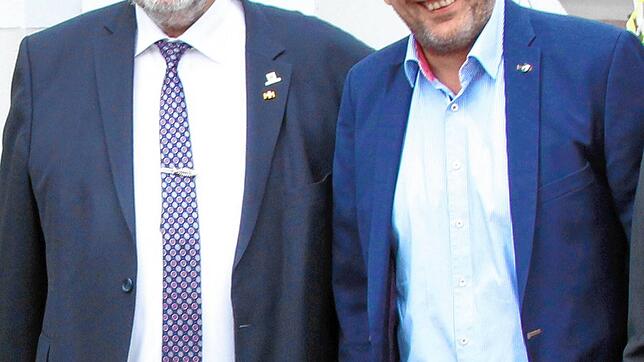 Ralph Gerster (rechts) wird bei der Wahl am 23. Oktober für das Amt des Pfullendorfer Bürgermeisters und damit die Nachfolge von Thomas ...