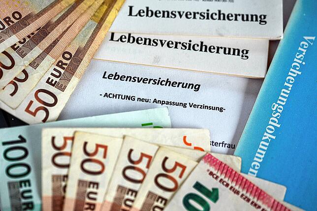Lebensversicherungen zählen zu den beliebtesten Anlagen der Deutschen. Warum nur? Oft lohnen sie sich nicht wirklich.