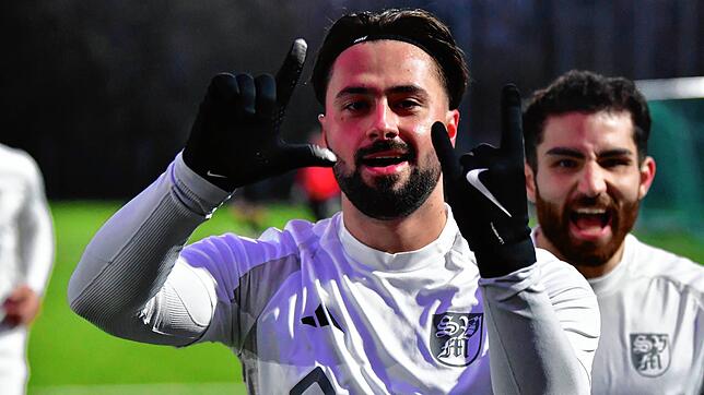 Fünf-Tore-Gala: Jason Cerimi bejubelt sich und seinen großen Auftritt beim 6:3 des SV Blau-Weiß Murg gegen Tabellenführer FC Wittlingen. ...