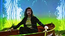 Anthea Befurt, stellvertretende Kulturamtsleiterin, in der aktuellen Ausstellung über die Weinsorte Müller-Thurgau im Vineum in Meersburg.
