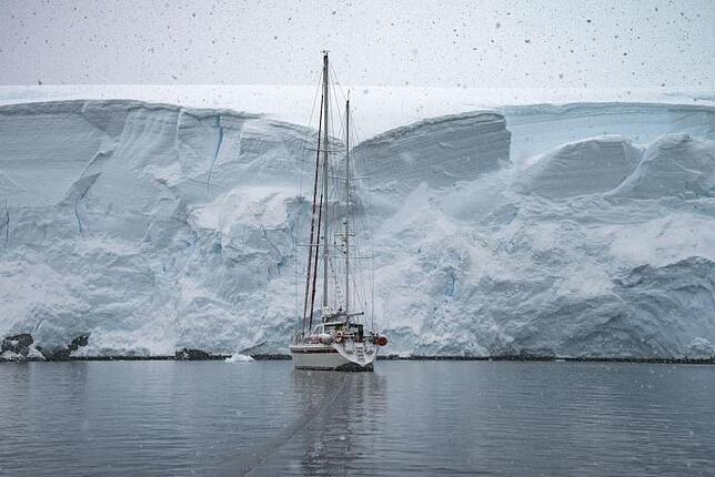 Ankerplatz auf Melchior Island vor der Antarktischen Halbinsel, die Klaus Haberstroh mit dem Segelboot von Südamerika aus ansteuerte.