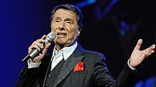 Der Sänger Udo Jürgens setzte bei seinen Auftritten stets auf ein schickes Outfit - abgesehen von seinen unvergessenen Zugaben im weißen ...