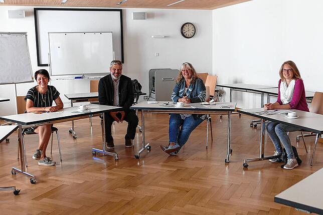 Der Kulturbus soll wieder rollen: Darauf einigten sich (v.li.) Annette Loll (Wutöschingen), Bürgermeister Michael Scharf, Gudrun Deinzer ...