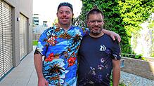Sören Böhler (von links) und Christoph Zels engagieren sich vom 28. bis zum 30. Juni auf dem Stadtfest, sorgen für Getränke, Essen und ...