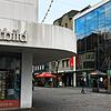 Einige Schaufenster in der Singener Innenstadt bleiben im zweiten Lockdown völlig dunkel. Die Händler wollen damit ein Signal setzen. ...