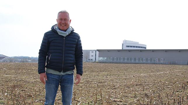 Immobilienwirt Dieter Oswald aus Herrenberg hat das 2,5 Hektar große Gelände zwischen der Neuen Alno GmbH und Escad gekauft und baut ...