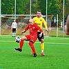 Florian Herbst (links) und Marcel Waldvogel kämpfen um den Ball. Beide Mannschaften nehmen einen Punkt mit nach Hause.