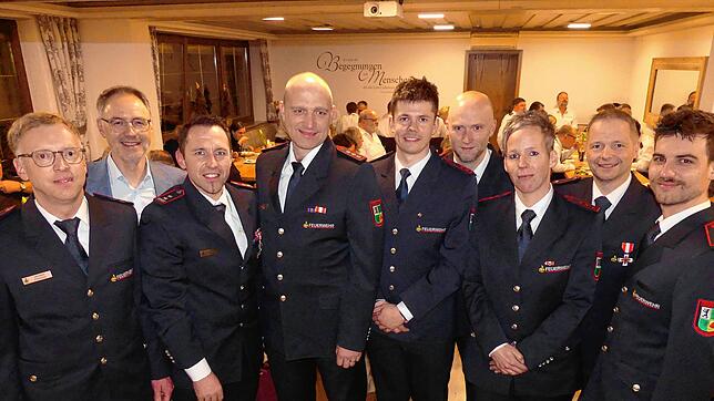 Das Leitungsteam der Freiwilligen Feuerwehr Bermatingen (von links): Jens Bühler, Bürgermeister Martin Rupp, Jürgen Fassott, Uwe Rölle, ...