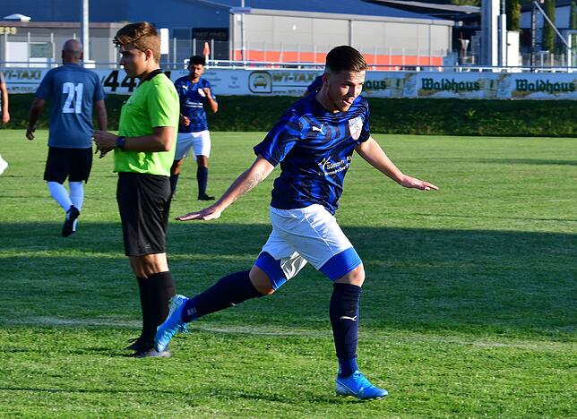 Siegerjubel: Marjan Jelec feiert seinen Treffer zum 3:2 für den VfB Waldshut gegen Aufsteiger BFC Friedlingen.