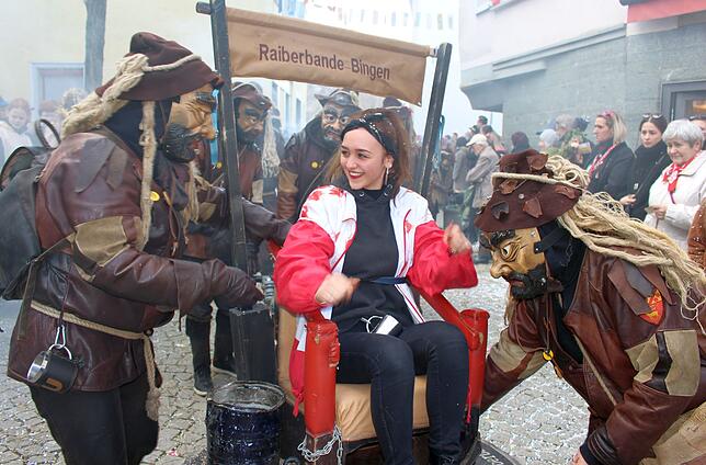 Bild 22: Bilder vom Fasnetsmäntigumzug in Meßkirch