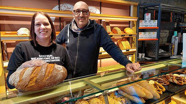 Sie wird bald Brot, Brötchen und Süßes vom Vortag zum halben Preis verkaufen: Anita Vestner leitet die Heimatliebe-Filiale in der ...