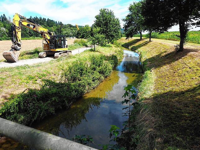 Die neue Bahnbrücke führt über den Klingengraben zwischen Lauchringen und Erzingen gelegen.