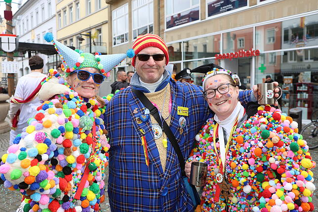Bild 1: Konstanzer Straßenfasnacht 2025: Die besten Bilder vom Schmotzigen Dunschtig
