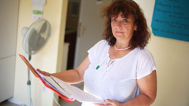 Carmen Vasi ist Fachkraft in der Altenpflege. Sie arbeitet im St. Marienhaus in Bad Säckingen und hätte gerne mehr Zeit für die Bewohner ...