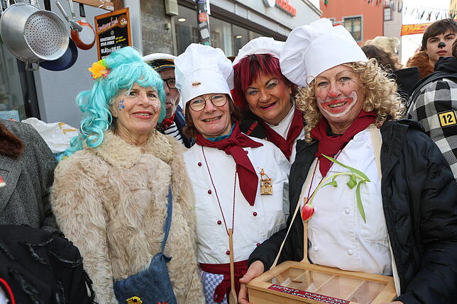 Bild 29: Konstanzer Straßenfasnacht 2025: Wenn die Altstadt zur Partyzone wird - Hier die schönsten Bilder!
