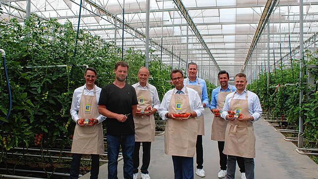 Peter Ehleiter (Einkaufsleiter Edeka Südwest), Birger Richter (Geschäftsführer Pestalozzi Gärtnerei gGmbH), Bernd Löhle (Vorsitzender ...