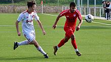 Traumtor: Mit einem satten Schuss in den Winkel besorgte Ismail Cetin (rechts, gegen Christian Renz) die Führung beim 3:0-Sieg des FC ...