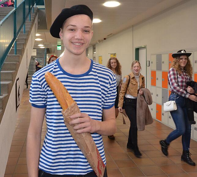 Bild 12: Schülerbefreiung im Bildungszentrum: Wir haben alle Bilder