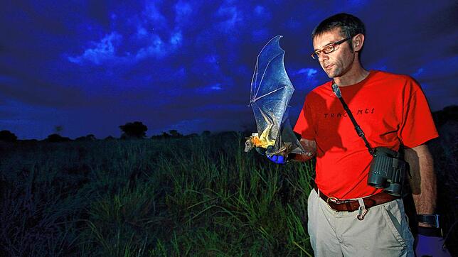 Martin Wikelski bei einer Expedition des Max-Planck-Instituts für Ornithologie. Nun wurde der Wissenschaftler mit einem Verdienstorden ...