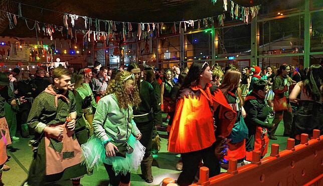 Bild 15: Hexenball Unadingen: Großes Spektakel mit Hexen, Geistern und anderen Narren