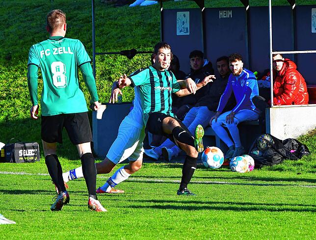 Bild 17: FC Zell übernimmt mit dem 2:1 beim FC Erzingen die Tabellenführung &ndash; und wir haben die Bilder!