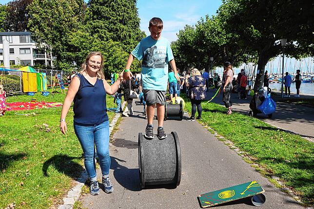 Bild 17: Beim Seenachtfest 2023 treffen sich im Stadtgarten und an der Seestraße alle Generationen