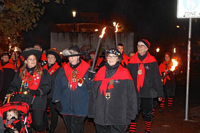 Bild 15: Dem Wasser entstiegen &ndash; Seegeister starten in die Fasnacht. Alle Foto gibt es hier
