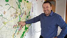 Der Flächennutzungsplan wird unter anderem im Zuge von Agri- und Freiflächenphotovoltaik fortgeschrieben: Oberteuringens Bürgermeister ...