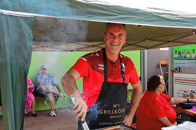 Den Hunger stillte der FC Tiengen am Wurststand.