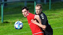 Der SC Gottmadingen-Bietingen (Maximilian Schopper, links) setzte sich gegen den SC Konstanz-Wollmatingen (Tobias Wunsch) mit 1:0 durch.