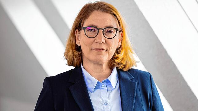 Andrea Schmid-Förster ist stellvertretende Landesvorsitzende des BdSt Baden-Württemberg und Leiterin der Abteilung Steuerpolitik. Am ...