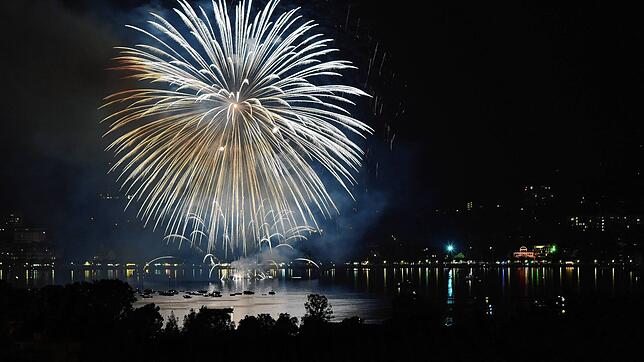 (Archivbild) Das Feuerwerk beim Seenachtfest, hier eine Aufnahme von 2015, ist stets der Höhepunkt des Abends.