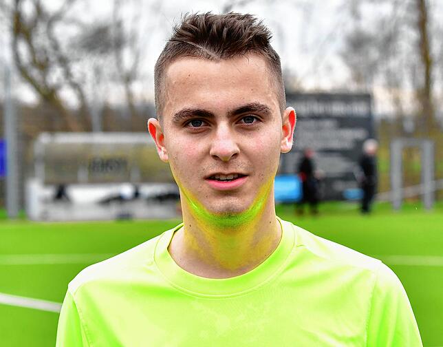 Valentino Colella (21) lebt in Wehr und begann mit fünf Jahren als Nachwuchskicker beim FC Wehr. Hier durchlief der Fan des SC Freiburg ...