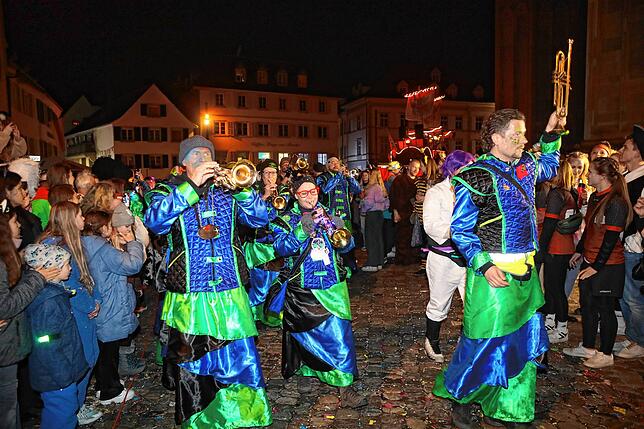 Bild 2: Ganz in Weiß: Im Nachthemd durch die Gassen von Konstanz: Das gibt es nur beim Hemdglonkerumzug