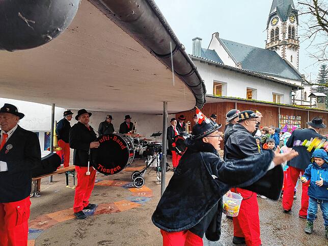 Bild 28: Fasnacht 2025: So lebendig war der Wecken in Tiengen am Schnutzigen Donnerstag - Die besten Bilder!