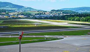 Um die Flugkonzepte am Flughafen Zürich leistungsfähiger und sicherer zu machen, ist eine Verlängerung der Piste 28 in Richtung Westen ...