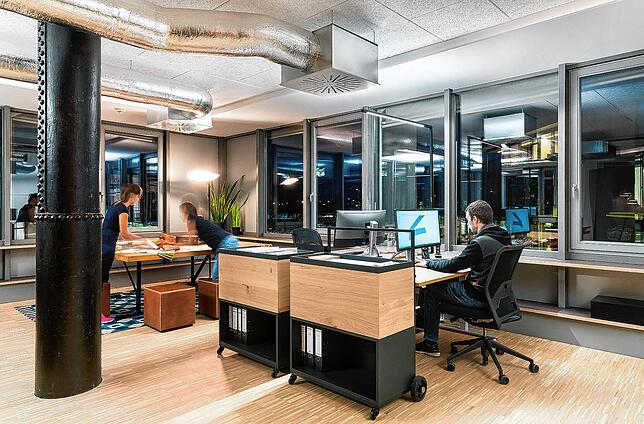 Blick ins Büro der Firma Knoblauch in Markdorf. Schrittweise kehren Mitarbeiter wieder aus dem Homeoffice an ihren Arbeitsplatz zurück. ...