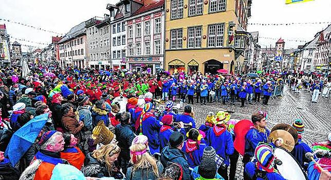 Ein Problem könnten nächsten Jahr auch die Fastnachtsumzüge werden. Müssen die Besucher mit Mundnasenschutz am Straßenrand zusehen?