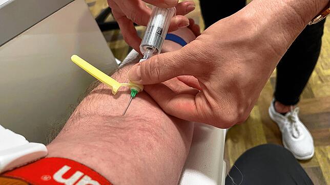 Das Röhrchen für die Negativkontrolle (grau) gibt dem Labor die Information, welches Grundlevel an Interferon-Gamma bereits im ...