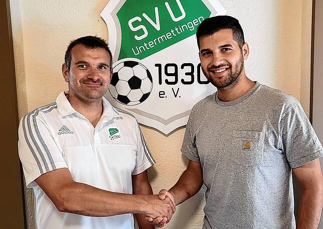 Bringt Qualität mit: Sportchef Christian Fischer (links) freut sich über den Neuzugang Aliriza Demir bei der SG Mettingen/Krenkingen.
