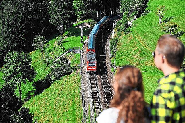 Dunkle Wälder, grüne Auen, viele Tunnel: Die Schwarzwaldbahn ist für die Region ein touristisches Highlight. Unser Bild stammt aus dem ...